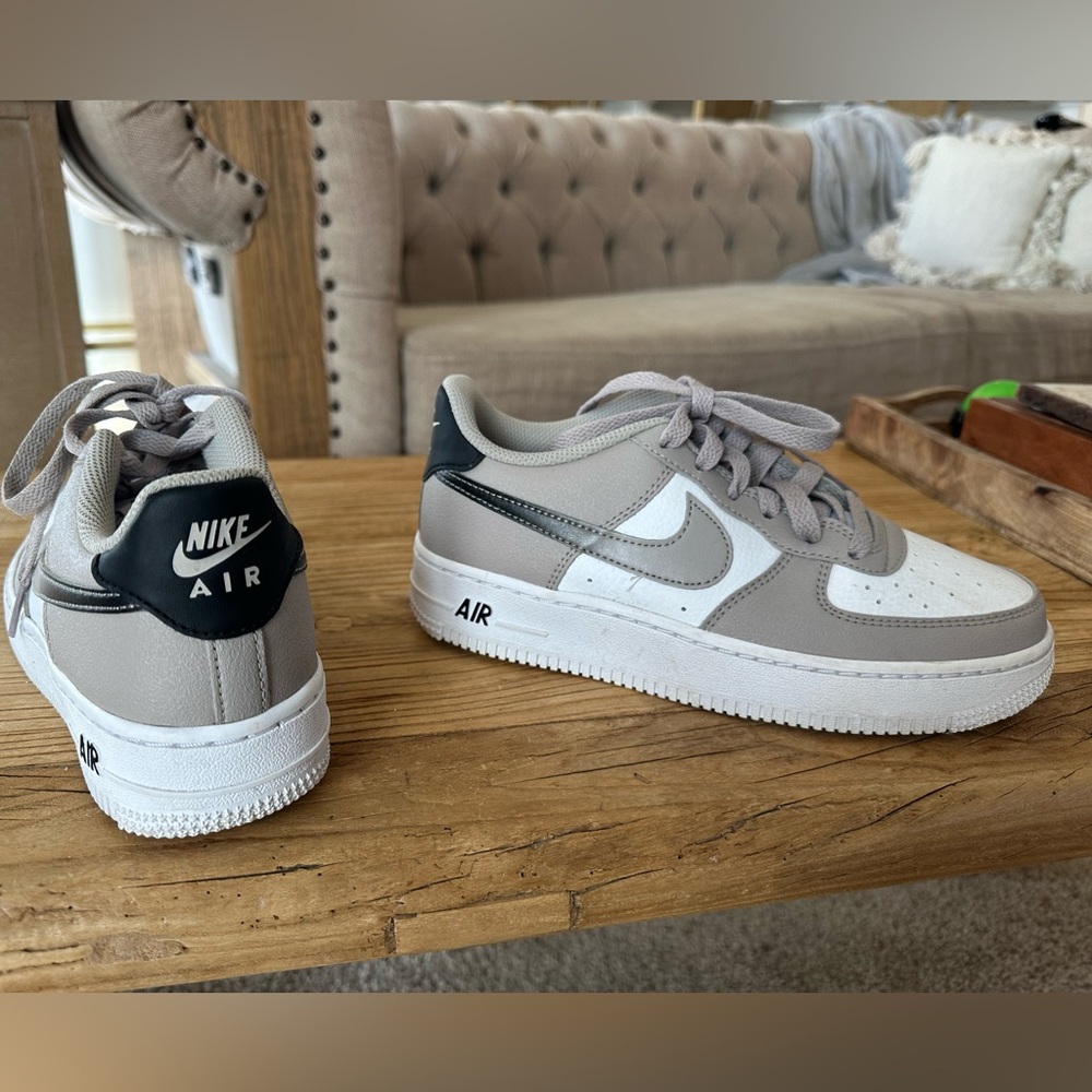 Nike Air Force One Sneakers in Grey/Taupe White and Black. Size 4